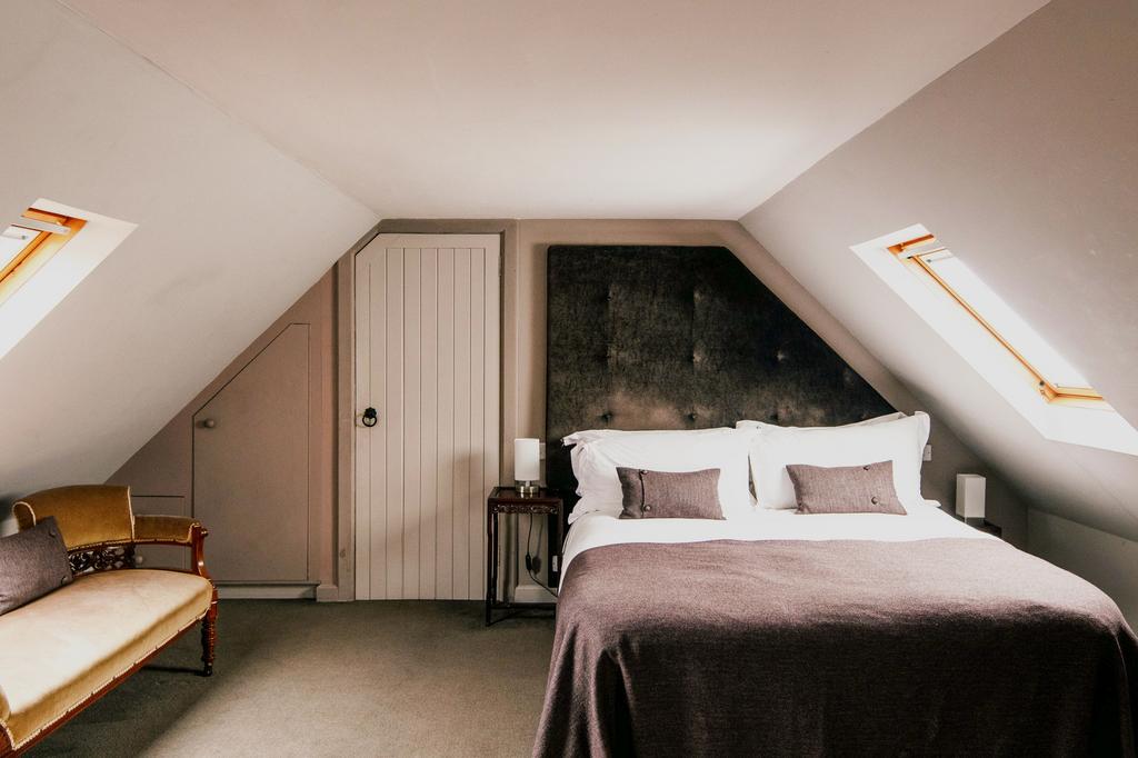 331032 - bedroom2.jpg