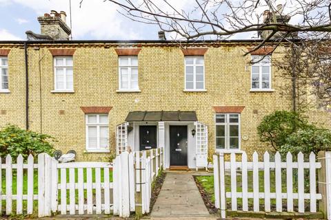 2 bedroom terraced house to rent, Imperial Square, Fulham SW6
