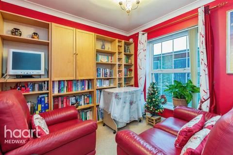 4 bedroom end of terrace house for sale, Millwood Court, New Road, Chatham