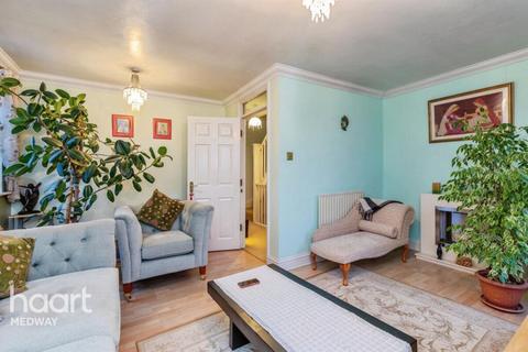 4 bedroom end of terrace house for sale, Millwood Court, New Road, Chatham