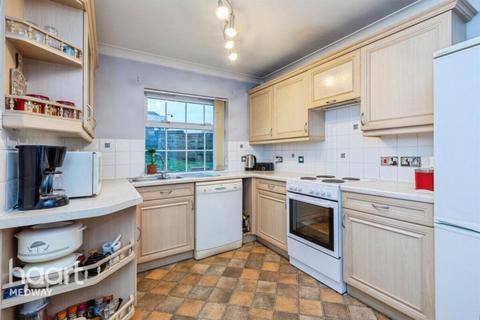 4 bedroom end of terrace house for sale, Millwood Court, New Road, Chatham