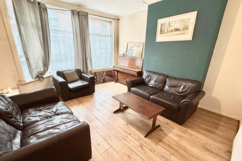 2 bedroom flat to rent, 23 Friern Park, London N12