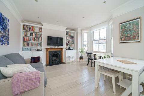 2 bedroom flat for sale, Eastbury Grove, London, W4