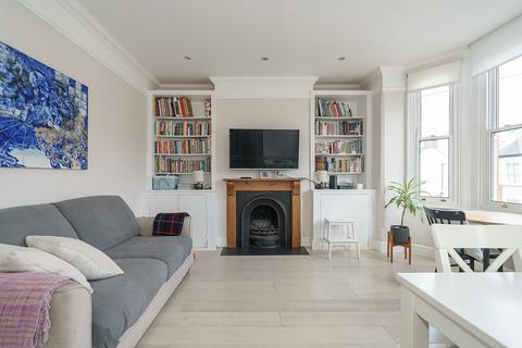 2 bedroom flat for sale, Eastbury Grove, London, W4