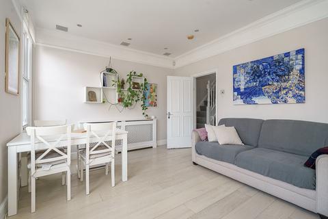 2 bedroom flat for sale, Eastbury Grove, London, W4