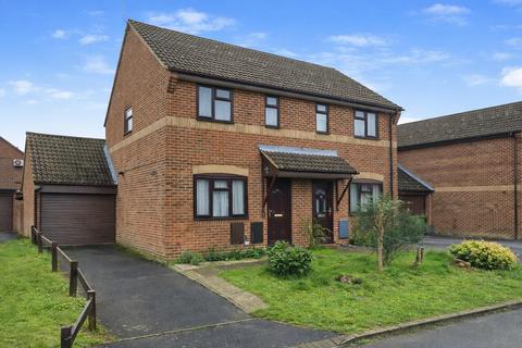 Deedman Close, Ash, Aldershot