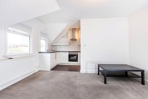 2 bedroom apartment to rent, Cricklewood Lane, London, NW2