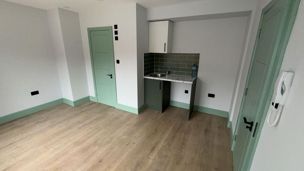 Compact studio room with fitted kitchenette...