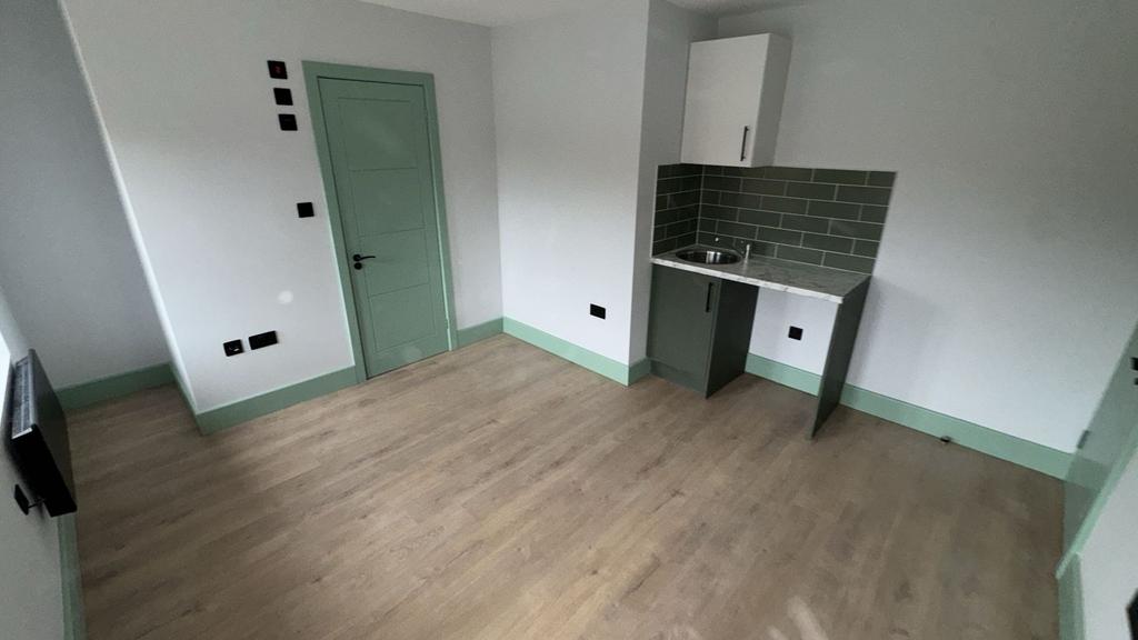 Bright studio with kitchenette and wood floorin...