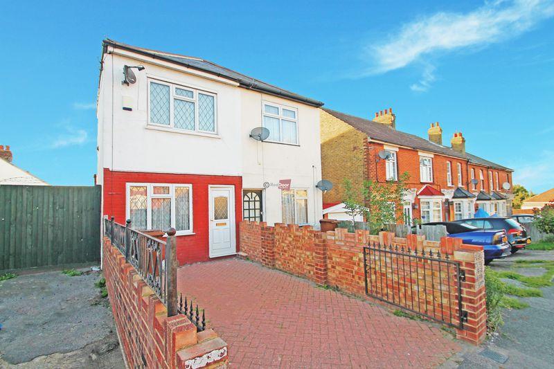 Palmerston Road, Chatham 2 bed semidetached house £750 pcm (£173 pw)