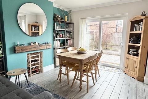 undefined, West Crescent, Beeston, NG9 1QE