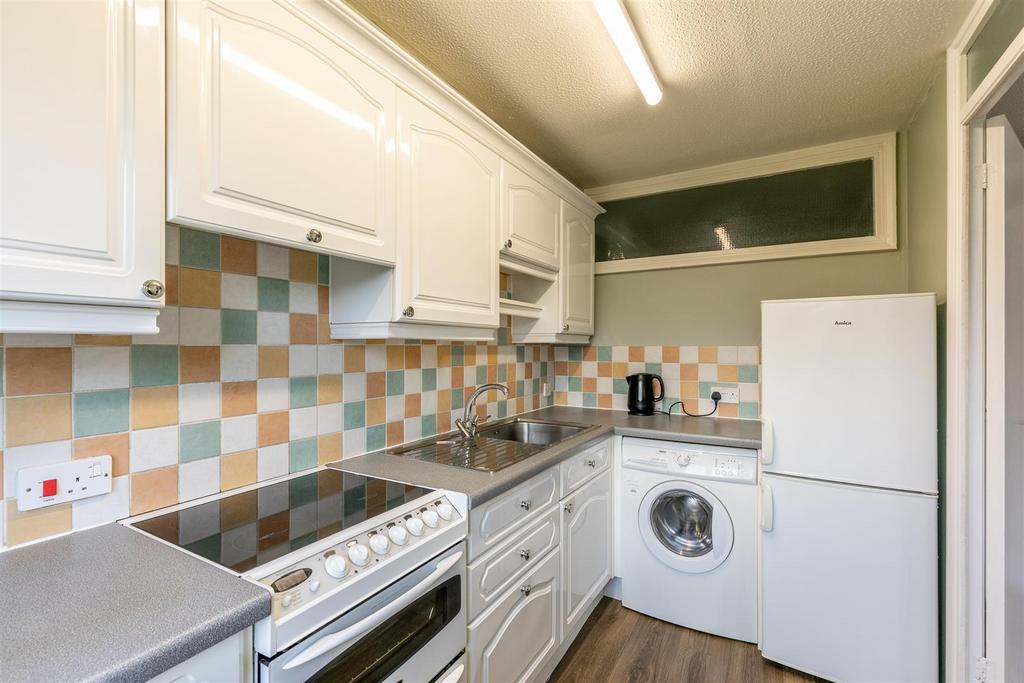 Fallodon Court, Henleaze Kitchen 2.jpg