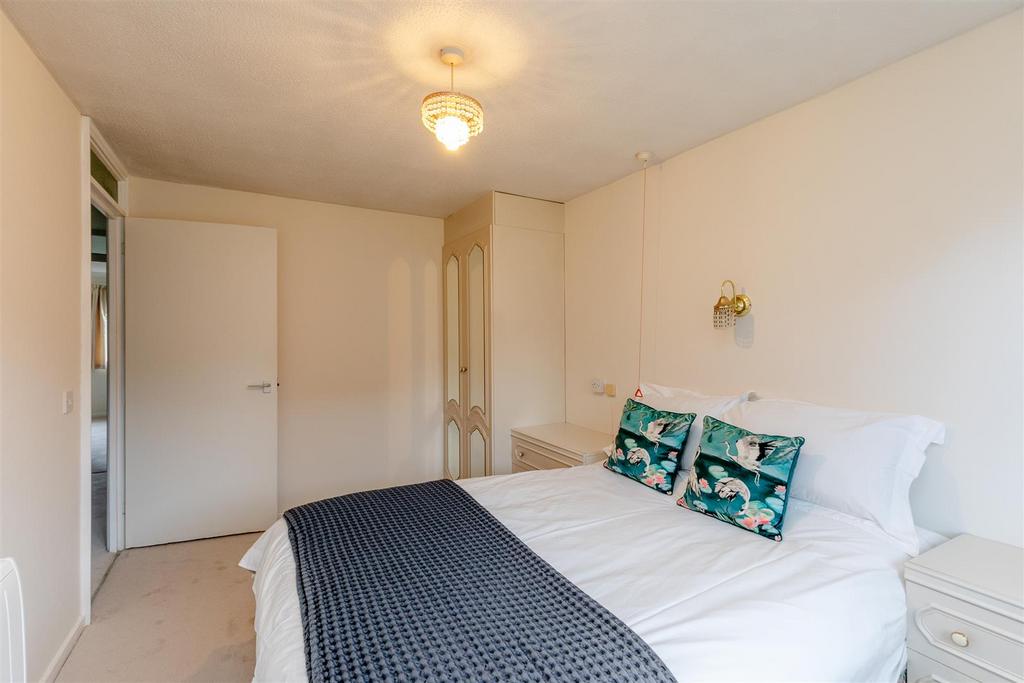 Fallodon Court, Henleaze Bed 1b.jpg
