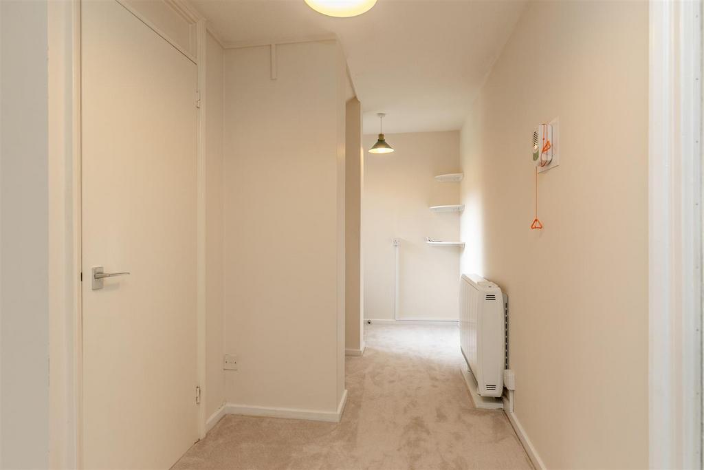 Fallodon Court, Henleaze Entrance Hall.jpg