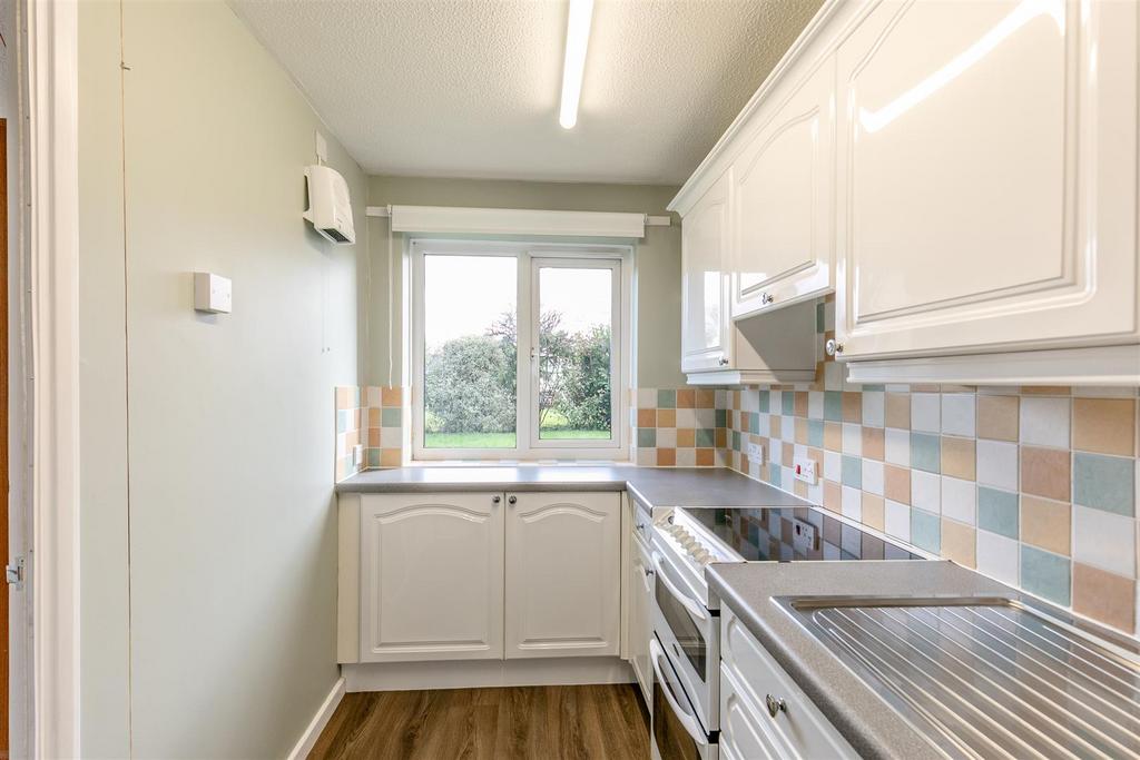 Fallodon Court, Henleaze Kitchen 3.jpg