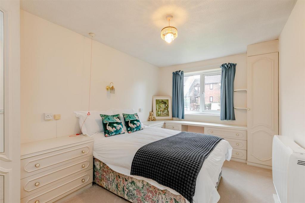 Fallodon Court, Henleaze Bed 1.jpg