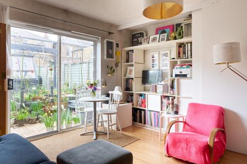 2 bedroom terraced house for sale, Speldhurst Road, London E9