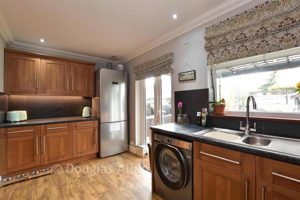 Kitchen/Breakfast Area