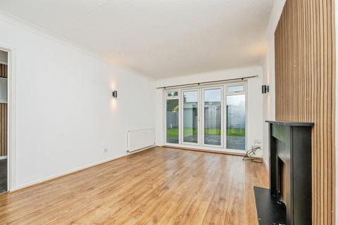 3 bedroom semi-detached house for sale, Silverstone Avenue, KIDDERMINSTER
