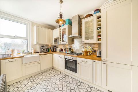 2 bedroom flat to rent, Thurlow Park Road, London SE21