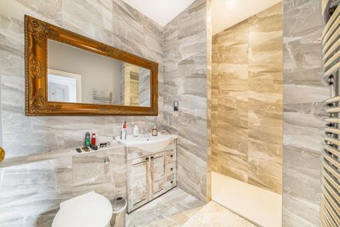 2 bedroom flat to rent, Thurlow Park Road, London SE21