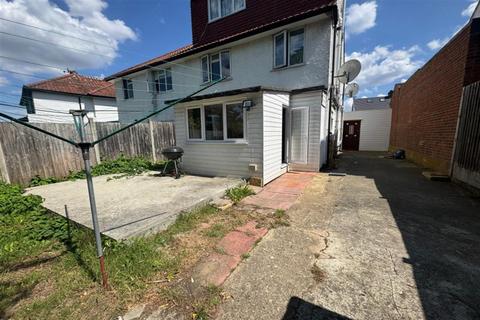 Studio to rent, Oakwood Drive