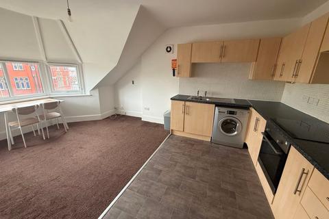 2 bedroom apartment to rent, Upper Chorlton Road, Manchester, M16