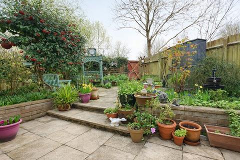 3 bedroom end of terrace house for sale, Glengarry, New Milton, Hampshire. BH25 6UA