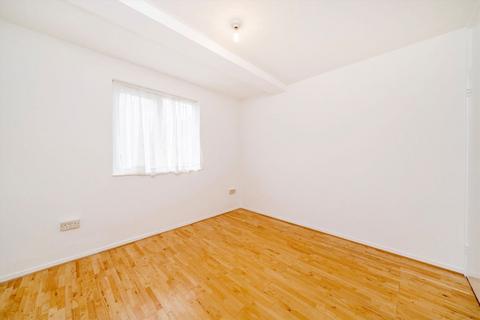 3 bedroom maisonette for sale, Batman Close, London W12
