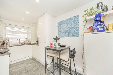 2 bedroom flat for sale, West Green Road, London N15