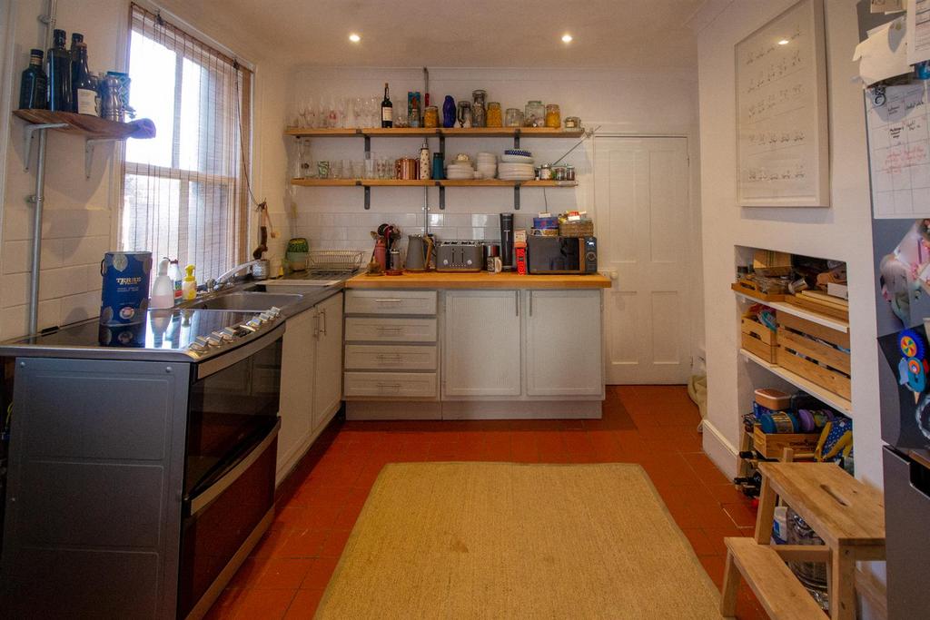 25 Queens Rd - Kitchen.jpg
