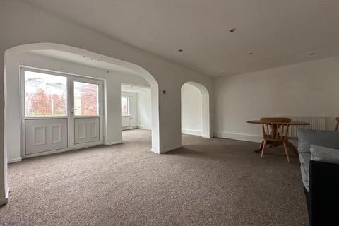 3 bedroom semi-detached house to rent, Grafton Drive, Willenhall WV13