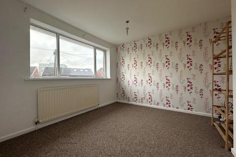 3 bedroom semi-detached house to rent, Grafton Drive, Willenhall WV13
