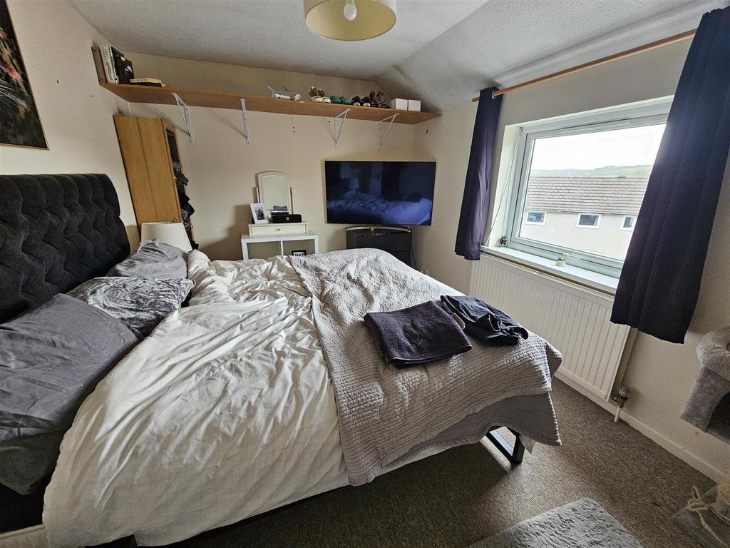 Bedroom 1.jpg