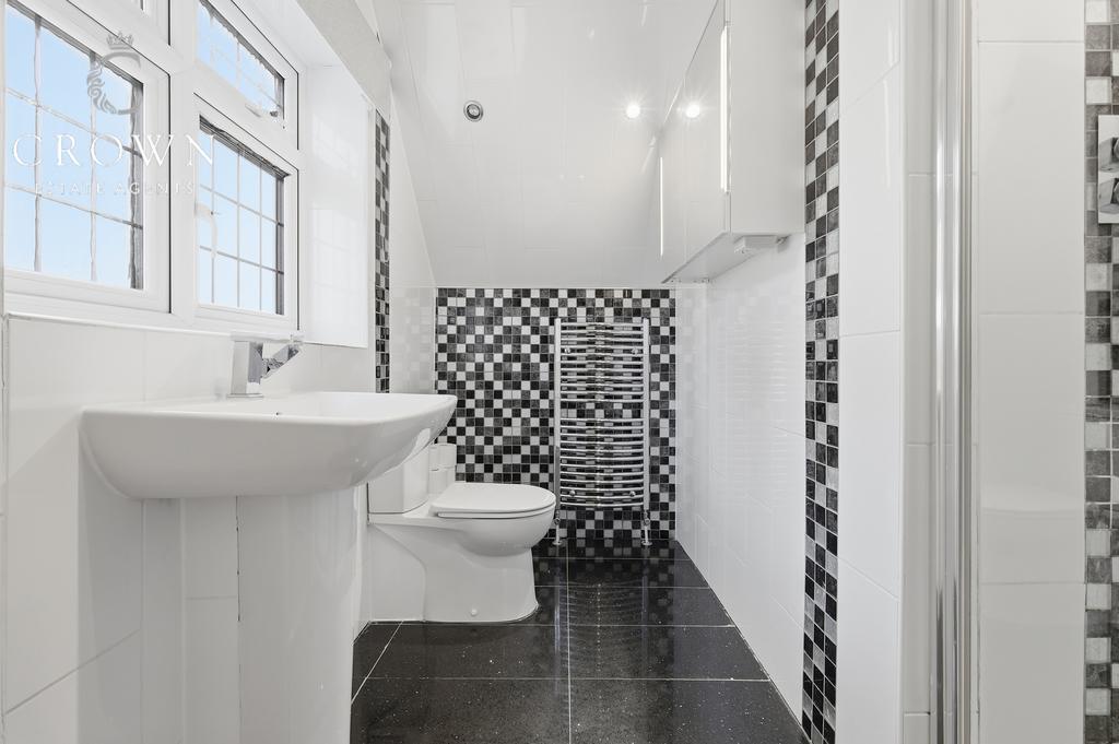 En-suite to Bedroom Three