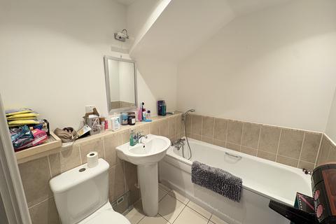2 bedroom flat to rent, Winnipeg Way, BROXBOURNE