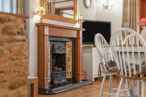 4 bedroom semi-detached house for sale, Walnut Tree Cottage, Wootton Village, Boars Hill, OX1
