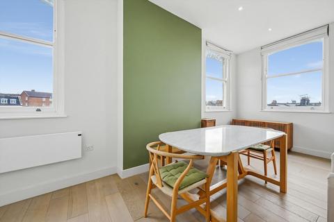 2 bedroom flat to rent, Queens Apartments, St. Philip Street, Battersea SW8