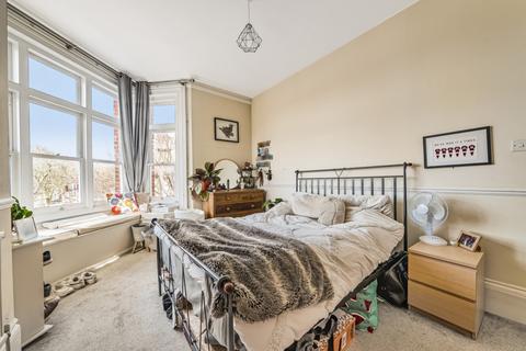 2 bedroom flat to rent, Abbeville Road, Clapham, London, SW4