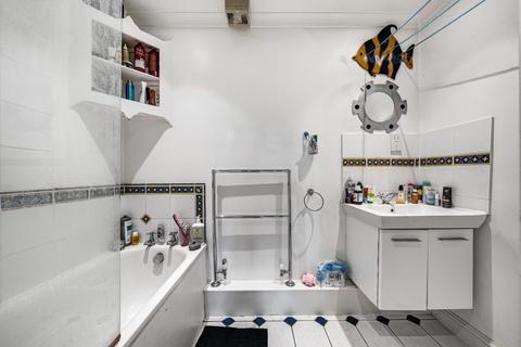 2 bedroom flat to rent, Abbeville Road, Clapham, London, SW4