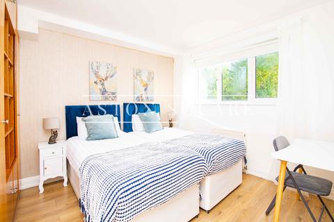 2 bedroom flat to rent, Leeside Crescent, London NW11