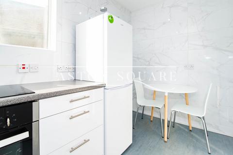 2 bedroom flat to rent, Leeside Crescent, London NW11