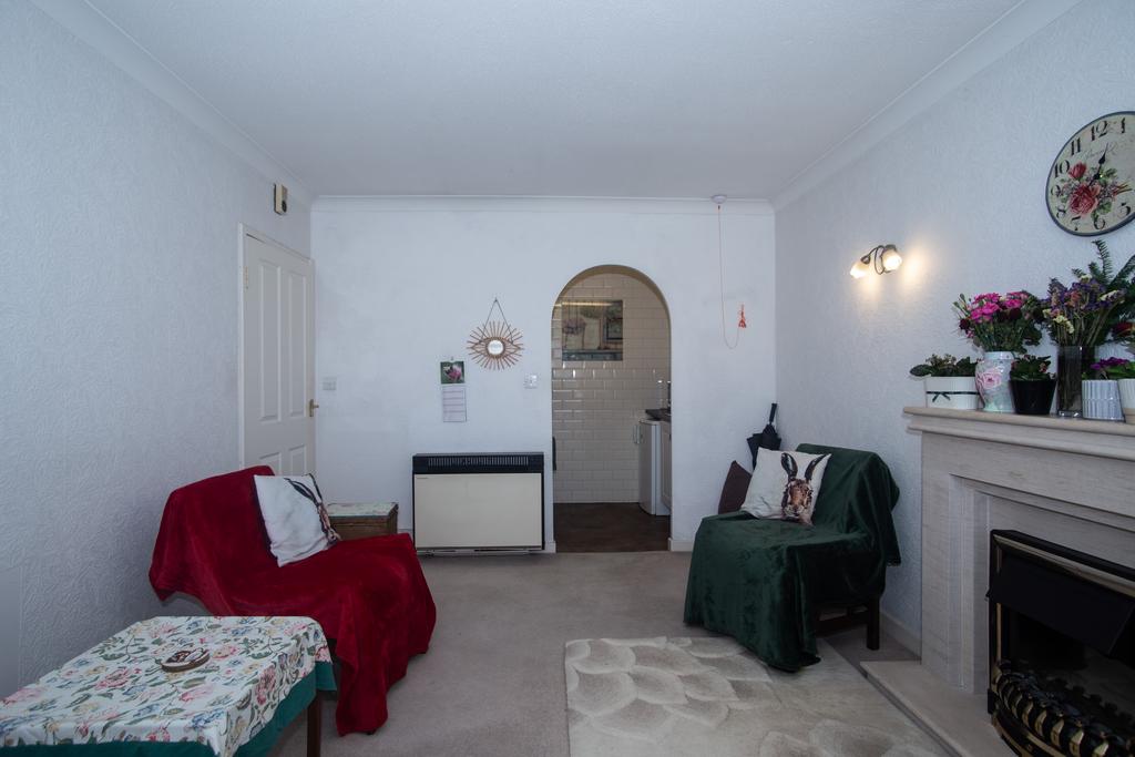Apartment in Stockport, Poynton-with-Worth - View 2