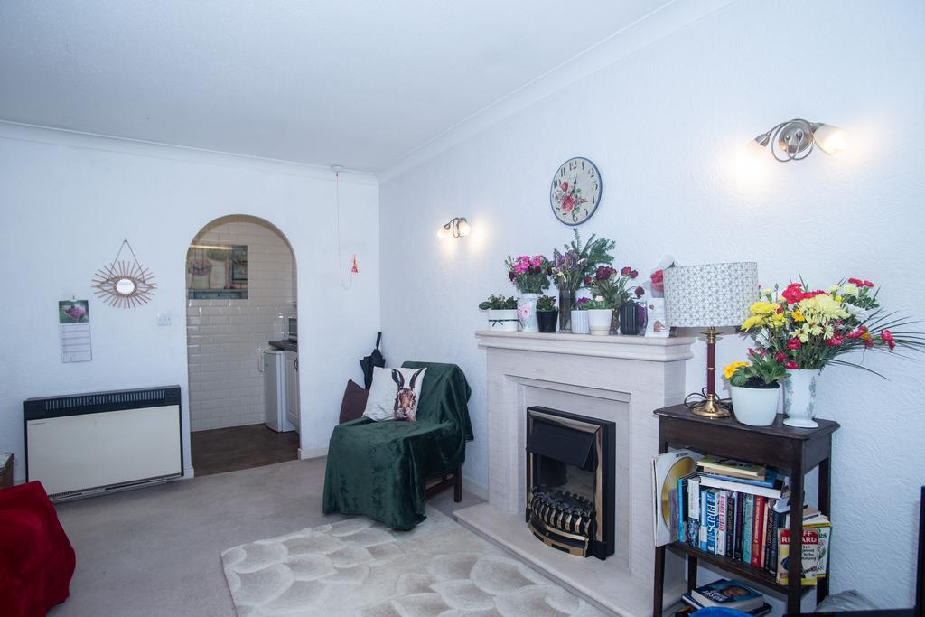 Apartment in Stockport, Poynton-with-Worth - View 4