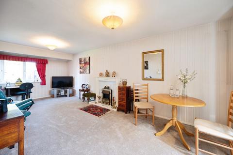 1 bedroom flat for sale, Sea Front, Hayling Island, Hampshire, PO11