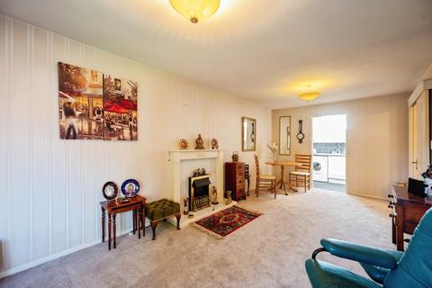 1 bedroom flat for sale, Sea Front, Hayling Island, Hampshire, PO11