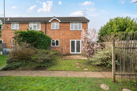 Southern Way, Farnham, Surrey, GU9