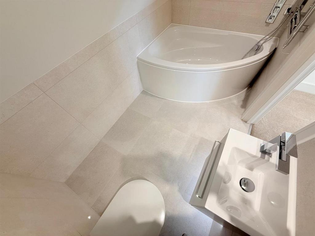 5mm bathroom 2.jpg