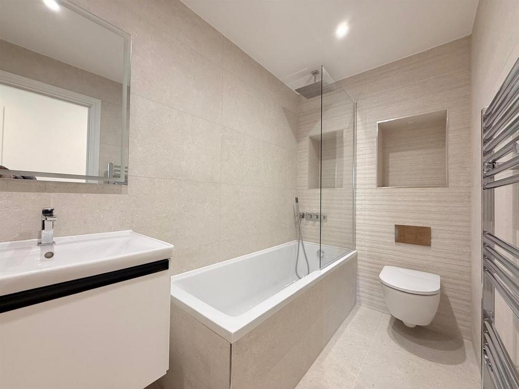 5mm bathroom.jpg