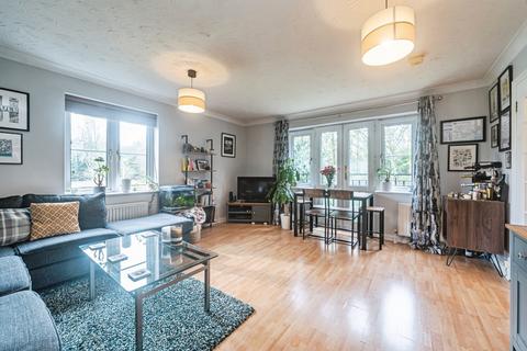 2 bedroom flat for sale, Millennium Court, Basingstoke, Hampshire, RG21